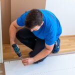 Möbelmonteur Wien bei der präzisen Montage - alles aus einer Hand, von der Idee bis zur Fertigstellung.