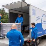 Mitarbeiter von Möbelmonteur Wien beim professionellen Umzug und Möbeltransport - schnelle und zuverlässige Hilfe in Wien.